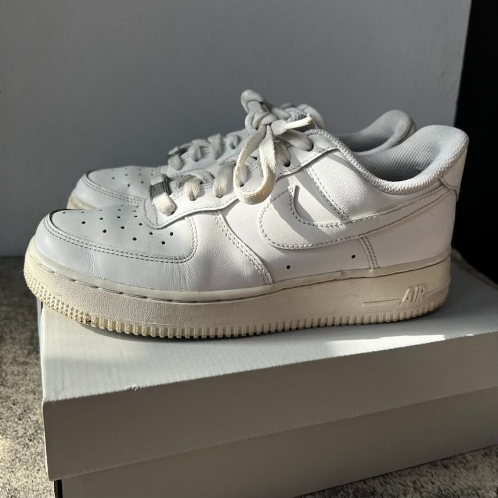 Nike Air Force 1 '07 Classic White  Low-Top Sneakers Womens Size 7.5